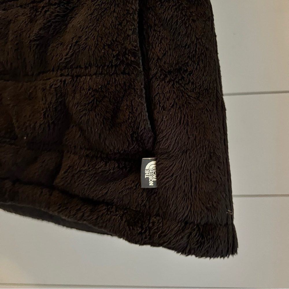 The North Face Women's Black Reversible Vest - Picture 6 of 12